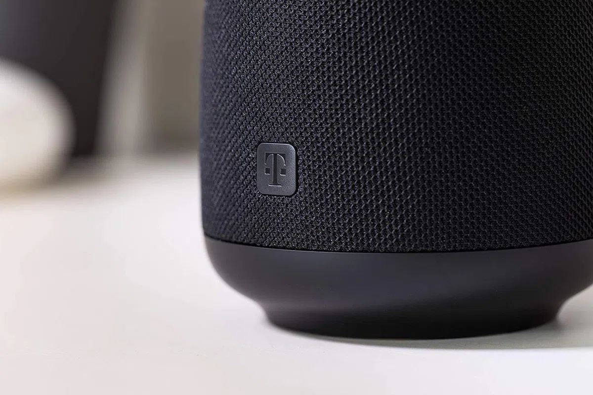 Deutsche Telekom [Nicht MEHR FUNKTIONSFÄHIG] Speaker der Telekom in schwarz | smarte Sprachsteuerung per WLAN über Lautsprecher zur Steuerung von MagentaTV & SmartHome